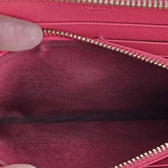 ❤️‍🔥 LOW START ❤️‍🔥 Authentic Prada zippy wallet - Picture 11 of 12